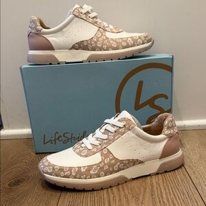 New in box Life Stride size 9.5 animal print 100% leather. Comfort walking sole.